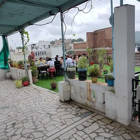 The Hostel Crown-3